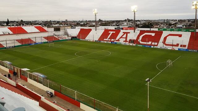 Las luces del nuevo sistema de estadio inteligente, se encenderán el viernes 24 de junio, para celebrar el Día del hincha de Instituto (La Voz).