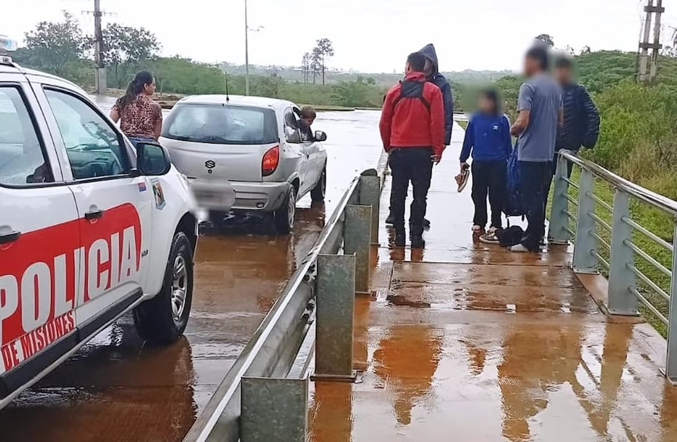 Bomberos rescataron a dos menores arrastrados por un arroyo en Posadas