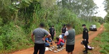 Jardín América: secuestran marihuana en un camino rural.