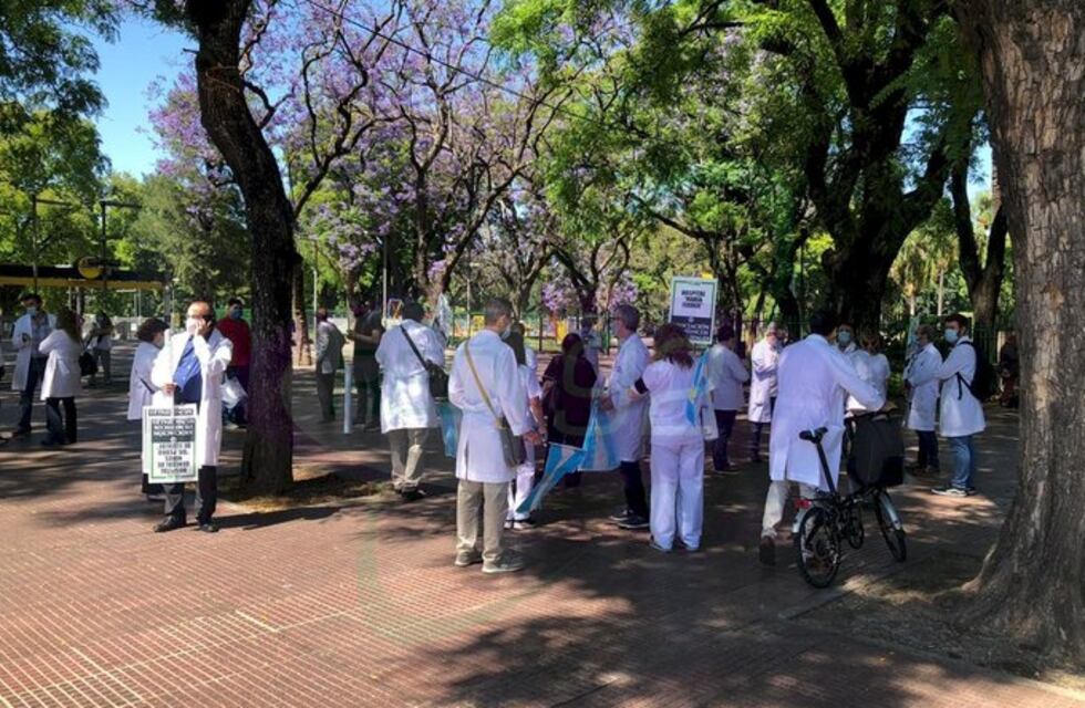 Enfermeros porteños marcharon en reclamo de suba de salarios y por el reconocimiento profesional