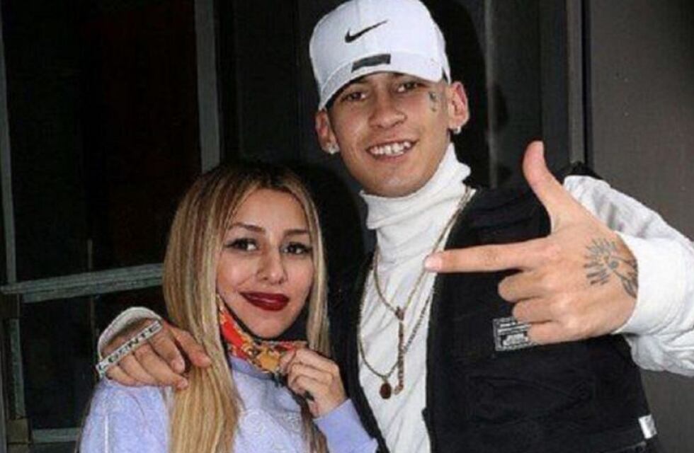 La vez que L-Gante y Tamara Báez repartieron juguetes en la calle por el Día de la Niñez