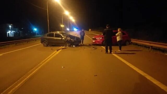 Tres heridos de consideración tras un choque frontal sobre la Ruta 14 en Guaraní.