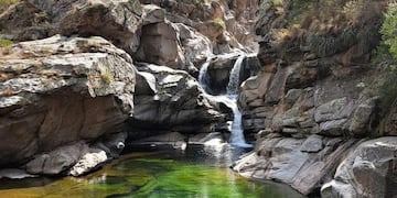 Dónde queda el piletón de aguas cristalinas que enamora a locales y turistas en Córdoba.