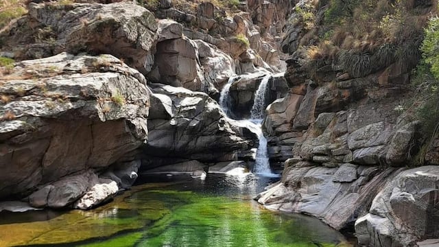 Dónde queda el piletón de aguas cristalinas que enamora a locales y turistas en Córdoba.