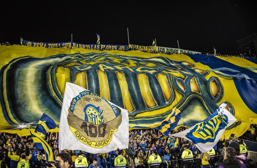 Rosario Central recibió una dura sanción por las banderas ofensivas contra el Ogro Fabbiani