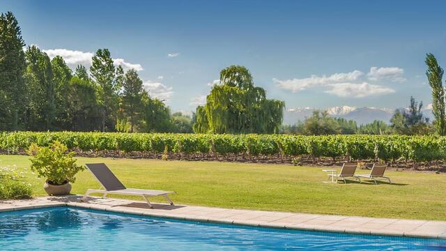 El encantador pueblito mendocino entre viñedos, montañas y frutales para disfrutar este fin de semana largo.