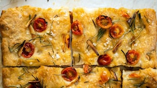 Receta de focaccia fácil: paso a paso para preparar esta delicia italiana en casa.