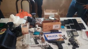 Detuvieron a "cara de pollo" con un importante cantidad de drogas y armas.