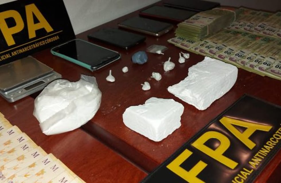 Córdoba: la Policía atrapó a dos extranjeros con más de 2.300 dosis de cocaína de alta pureza