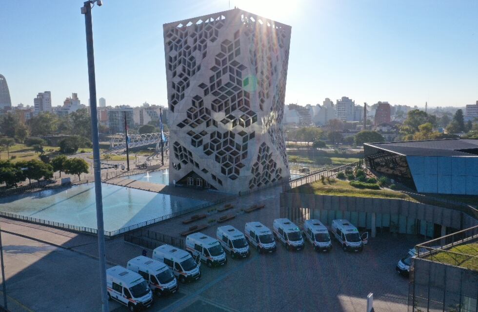 Provincia entregó nuevas ambulancias para hospitales regionales del interior de Córdoba