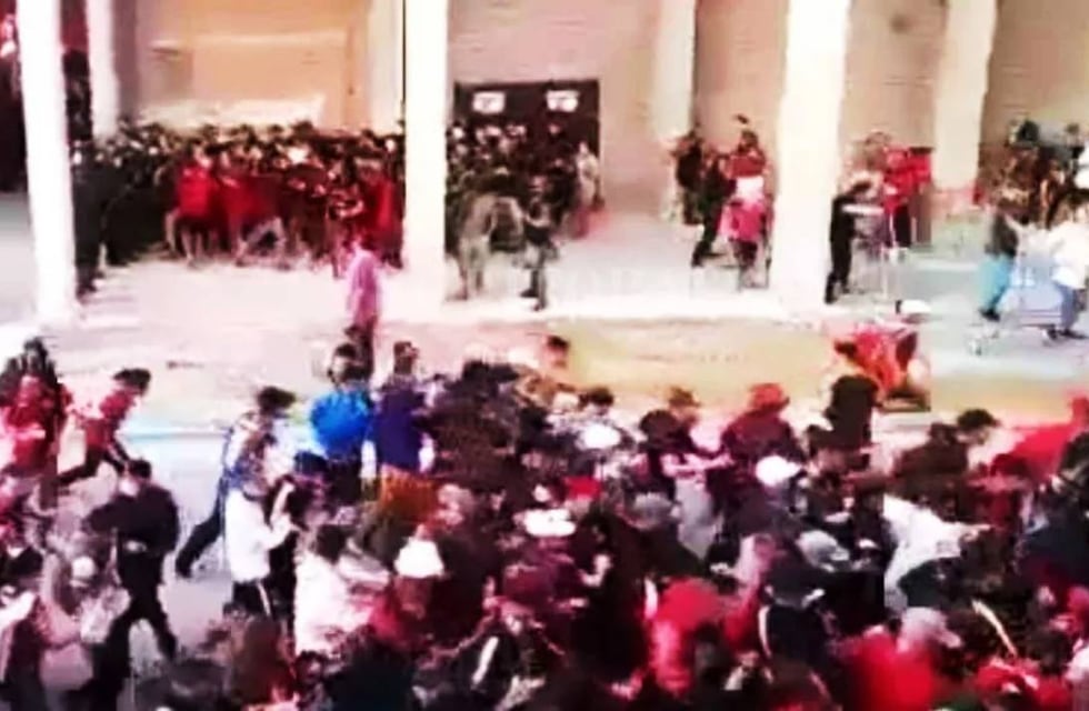 Dura sanción a Colón de Santa Fe por los incidentes en la previa al duelo con Peñarol