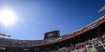 El público de River volvió al Monumental tras 582 días.