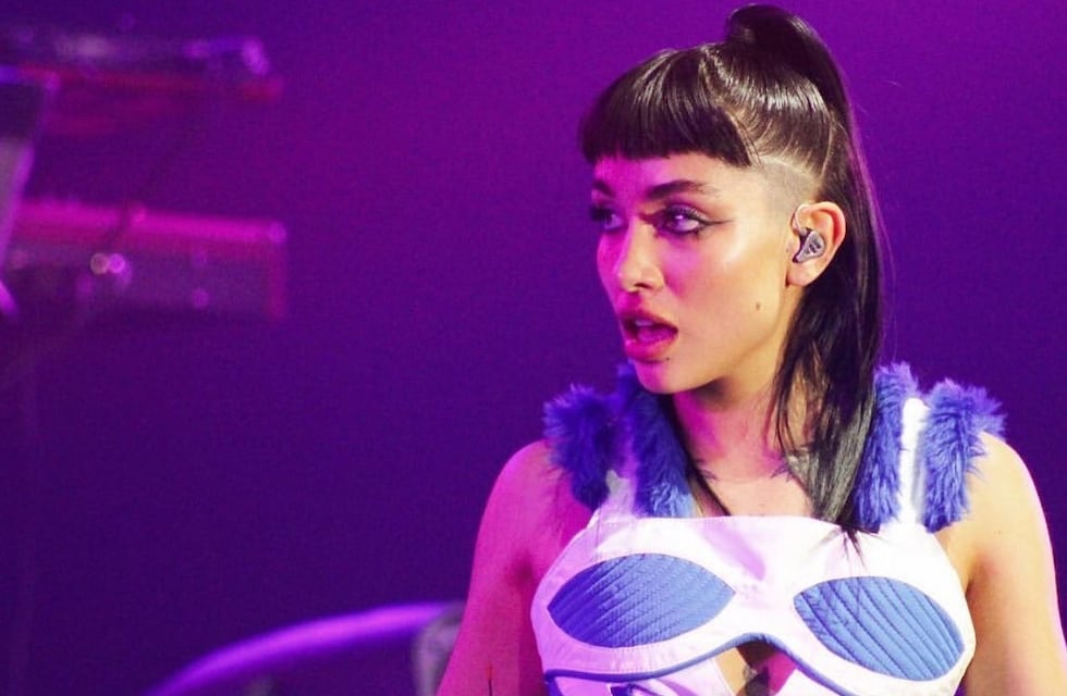 El sorprendente gesto de María Becerra con una fan que le sacó fotos en el aeropuerto