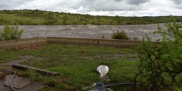El río Quillinzo provocó daños en cabañas y viviendas.