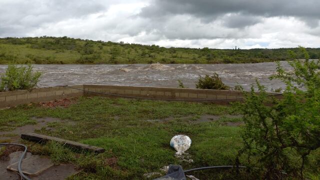 El río Quillinzo provocó daños en cabañas y viviendas.
