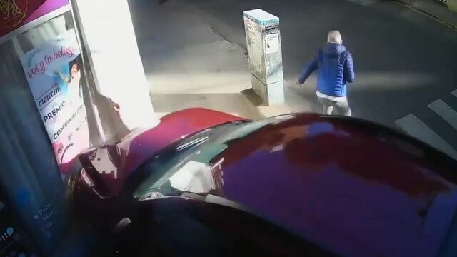 El siniestro vial se produjo sobre la intersección de Balcarce y Urquiza, donde hay un cartel de "Pare".