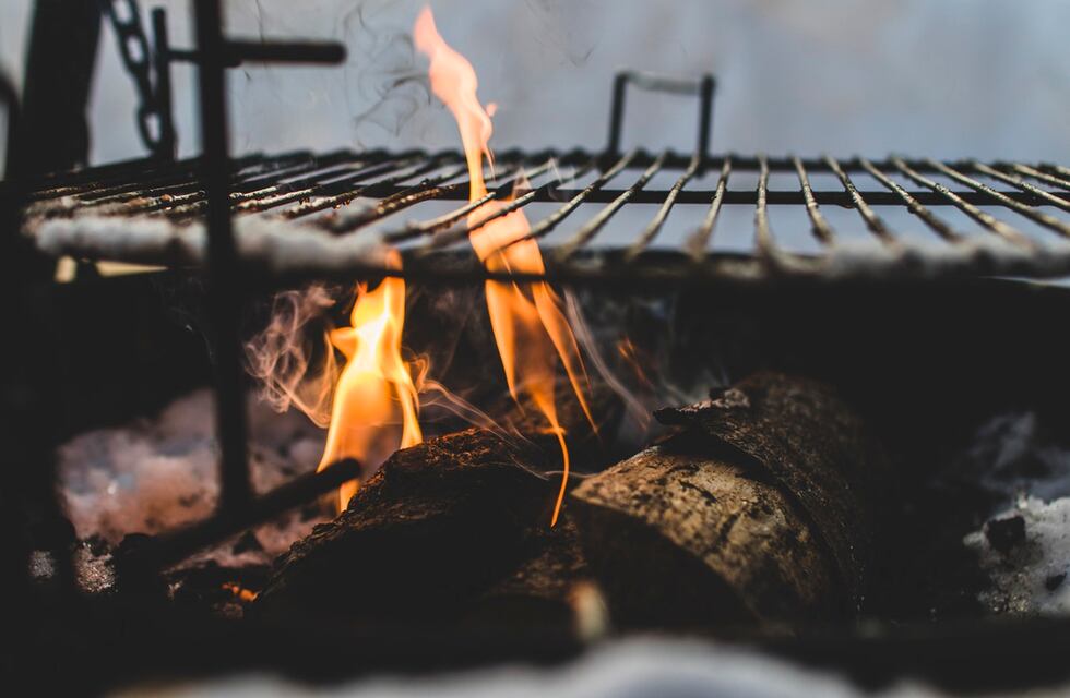 Té de brasas, la costumbre de campo que es tendencia en TikTok: “Olorcito a azúcar quemada”