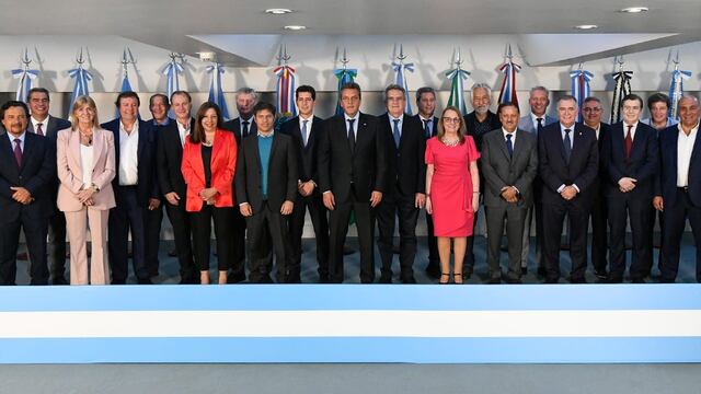 Sergio Massa junto a los gobernadores