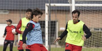 Christian Bernardi (derecha) participó en una de las últimas prácticas sabaleras.