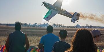 Las acrobacias en el aire atrajeron la atención de grandes y chicos.