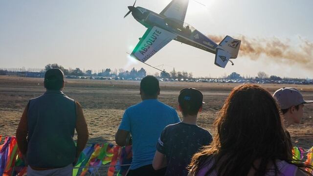 Las acrobacias en el aire atrajeron la atención de grandes y chicos.