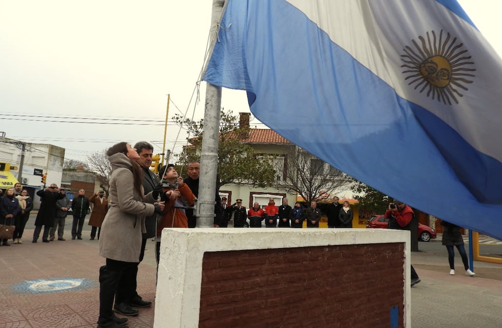 Coronel Rosales tuvo su acto central por el Día de la Bandera