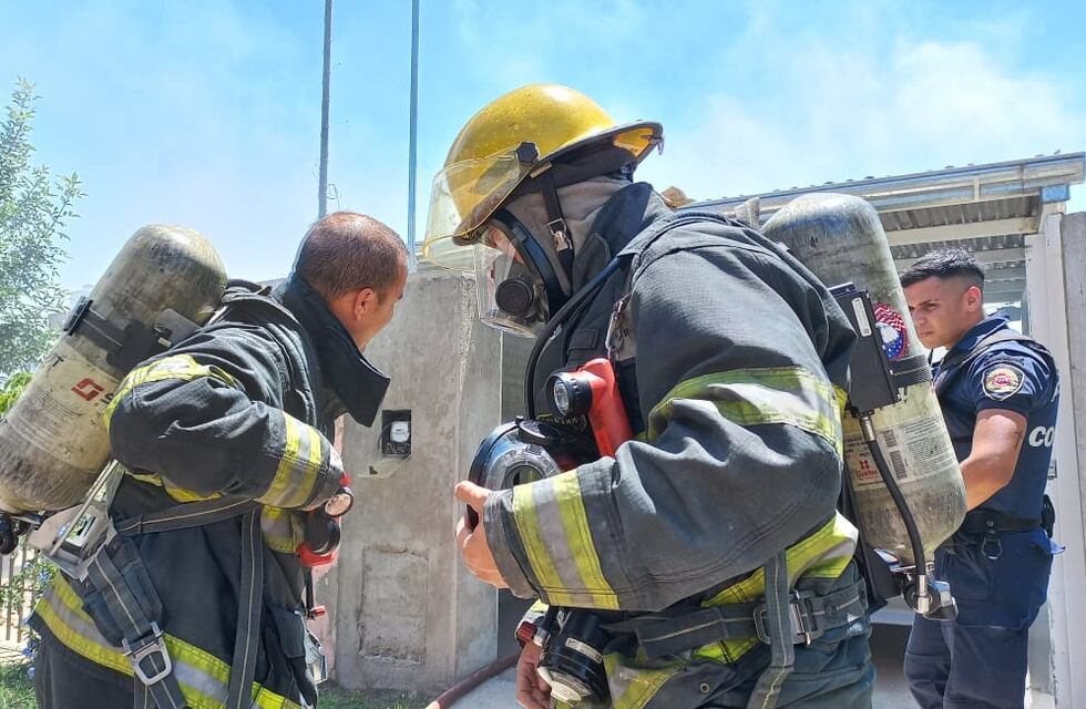 Incendio con perdidas totales en una vivienda prefabricada