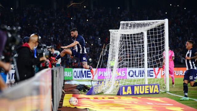 El loco festejo de Michael Santos por un gol que ponía bien arriba a Talleres.
