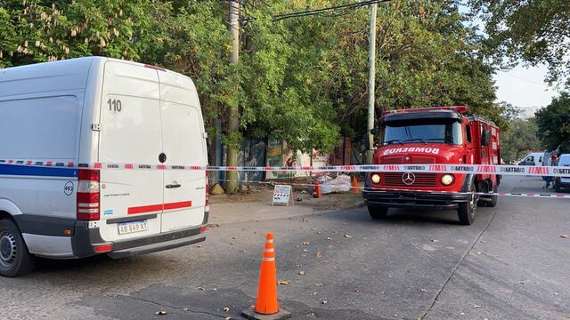 Bomberos y técnicos de Litoral Gas se hicieron cargo de neutralizar el peligro sobre Echeverría al 400 bis. (@gbelluati)