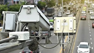 Atención conductores: dónde están las cámaras de fotomultas en las rutas a la Costa Atlántica este verano 2026.