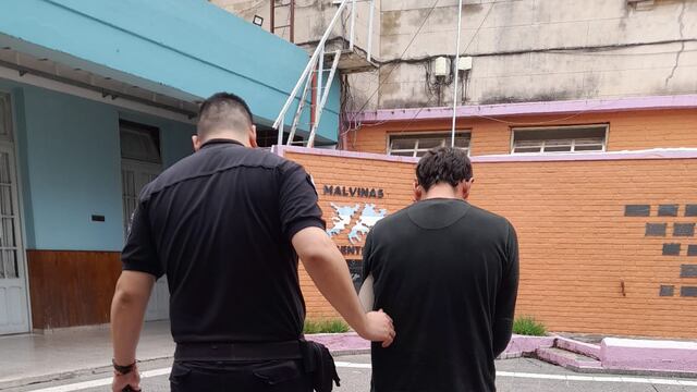 Caminaba por los techos y fue atrapado