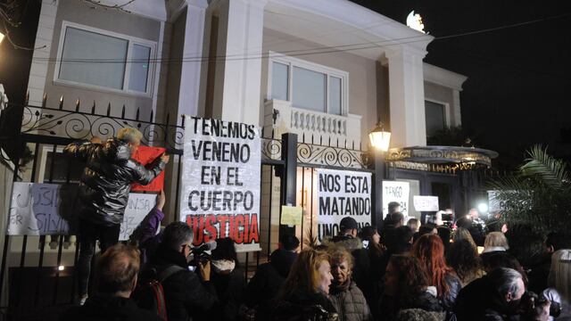 La manifestación frente a la casa de Aníbal Lotocki.