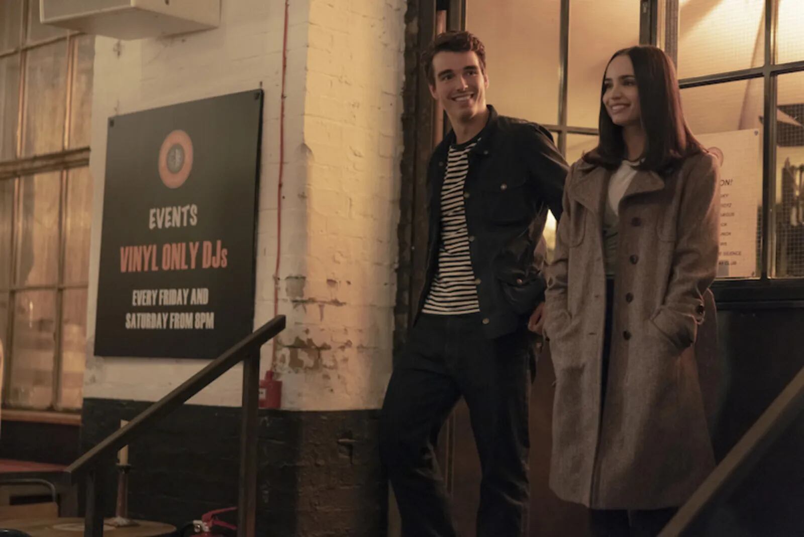Sofia Carson y Corey Mylchreest.