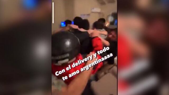 El festejo de los amigos y el delivery.