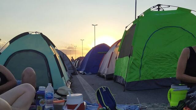 Ambientalistas de la Multisectorial Humedales y otras organizaciones iniciaron un acampe con corte parcial del puente Rosario-Victoria. (@mo.re.de.hu)