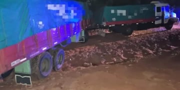 Ebrio, casi causa una tragedia en Oberá: se durmió al volante y despistó con el camión.