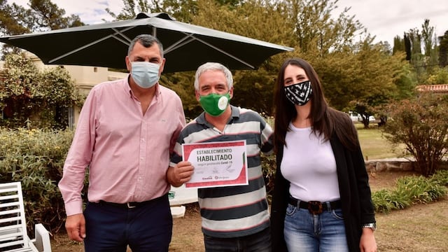 Villa Giardino entregó certificados de habilitación para hoteles y complejos que aplican los protocolos Covid-19