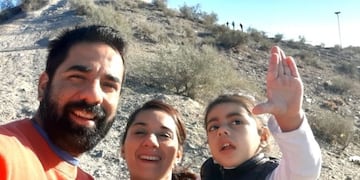 Catalina Valdéz junto a sus padres