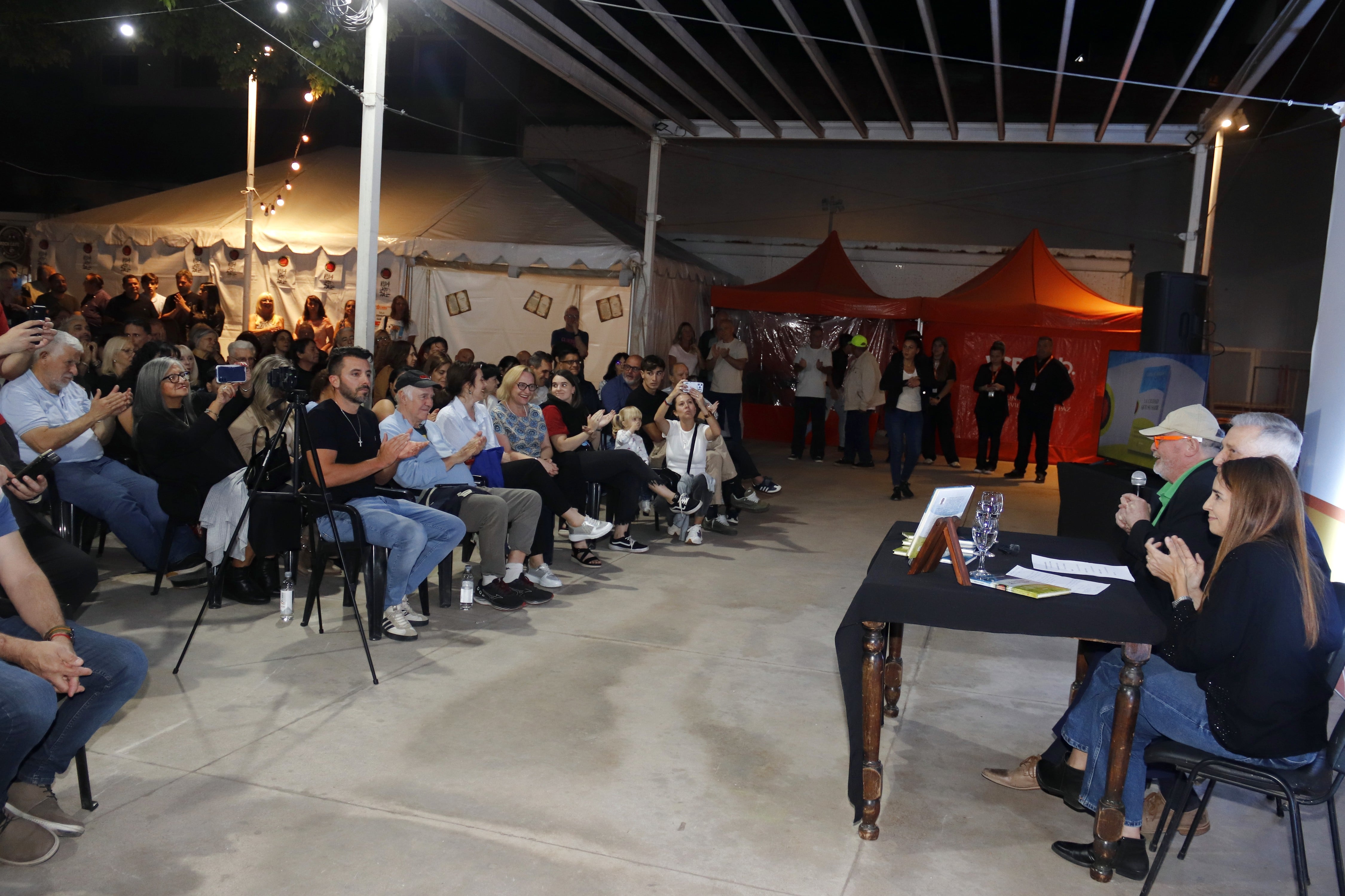 Esteban Avilés presentó “La ciudad que se sabe” en la Feria Internacional del Libro de Villa Carlos Paz