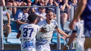 Federico Girotti y su festejo de gol para Talleres ante Gimnasia en La Plata