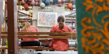 Los ganadores recibirán un tapiz artesanal basado en su diseño.