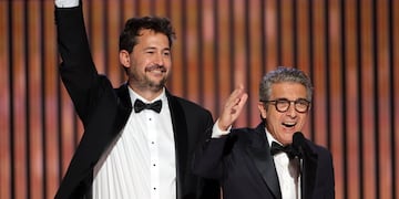 Mitre y Darín reciben el premio emocionados. Foto: Golden Globes.