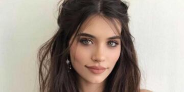 Eva de Dominici cautivó desde la orilla de la playa y con un vestido color café