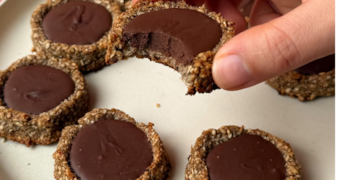 Pepas de chocolate saludables con 4 ingredientes.