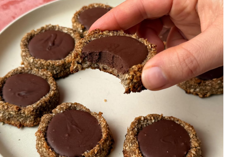 Cómo hacer pepas de chocolate sin harina ni azúcar: receta saludable para disfrutar en la merienda