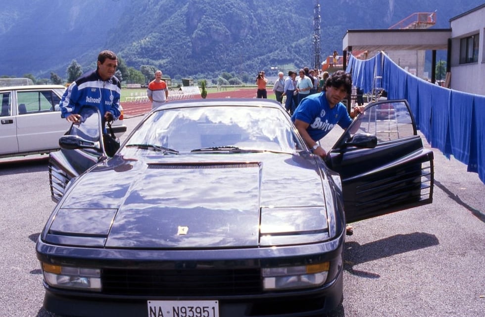 La icónica Ferrari negra de Diego Maradona se expone en Buenos Aires: dónde y hasta cuándo verla