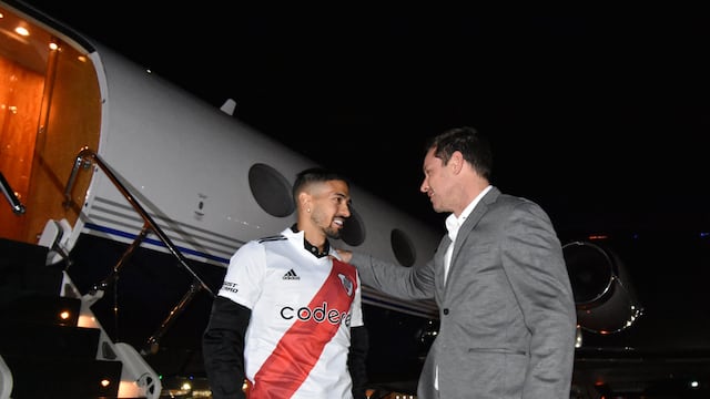 El presidente de River, Jorge Brito, recibió este lunes a Manuel Lanzini, tercer refuerzo del Millonario de cara a la Copa de la Liga Profesional y la Copa Libertadores. (Prensa River)