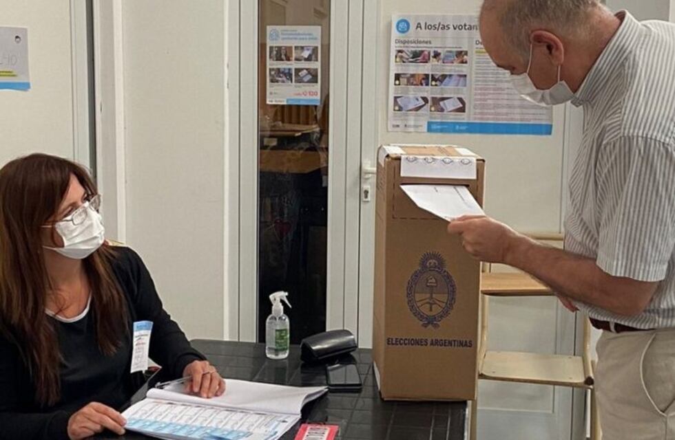 PASO 2021 en Misiones: Ricardo Wellbach, diputado nacional emitió su voto y adelantó “hoy va a ser un gran acto electoral”