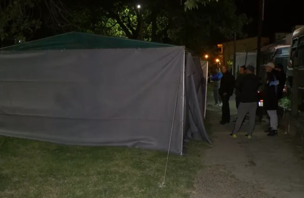 Paro de colectivos: sin respuestas de ningún lado, los choferes realizan un acampe