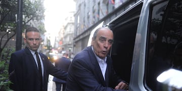 Guillermo Francos se retiró de la reunión a la media hora. (Clarín)